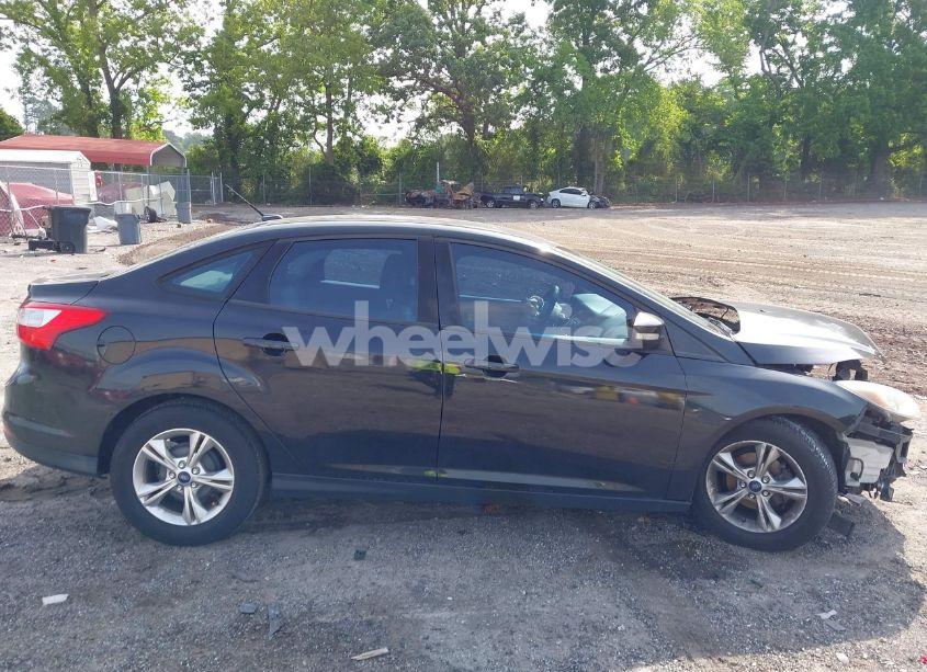 Photo 13 of 2014 Ford Focus SE (VIN 1FADP3F22EL102788)