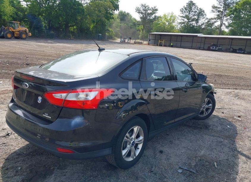 Photo 4 of 2014 Ford Focus SE (VIN 1FADP3F22EL102788)