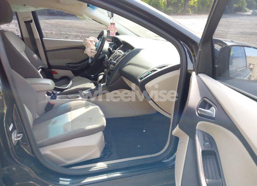 Photo 5 of 2014 Ford Focus SE (VIN 1FADP3F22EL102788)