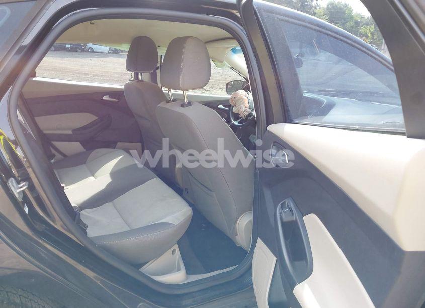 Photo 8 of 2014 Ford Focus SE (VIN 1FADP3F22EL102788)