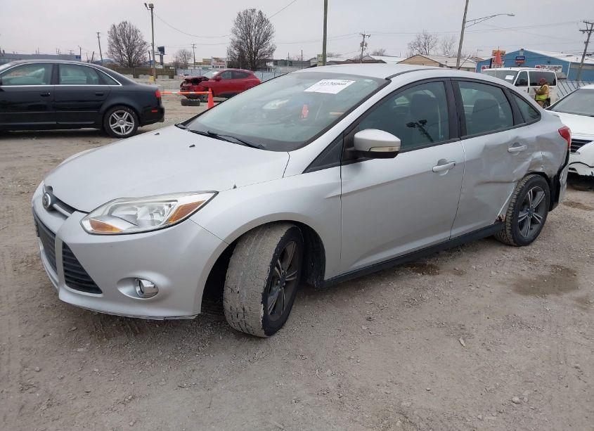 Photo 2 of 2014 Ford Focus SE (VIN 1FADP3F22EL104492)