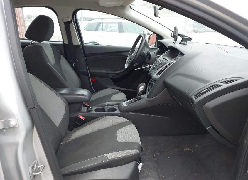 Photo 5 of 2014 Ford Focus SE (VIN 1FADP3F22EL104492)