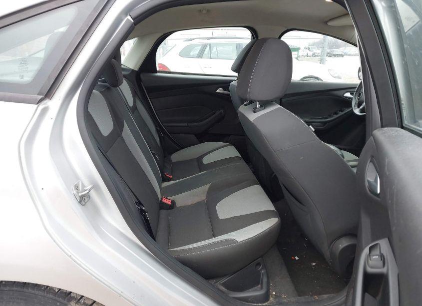 Photo 8 of 2014 Ford Focus SE (VIN 1FADP3F22EL104492)