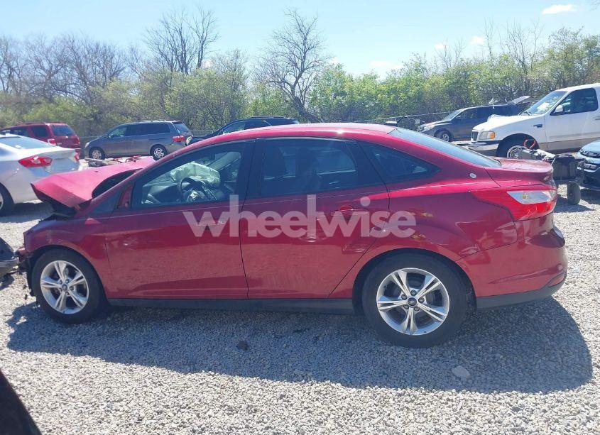 Photo 14 of 2014 Ford Focus SE (VIN 1FADP3F22EL105528)