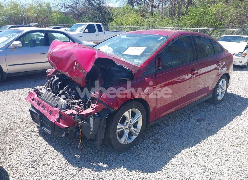 Photo 2 of 2014 Ford Focus SE (VIN 1FADP3F22EL105528)