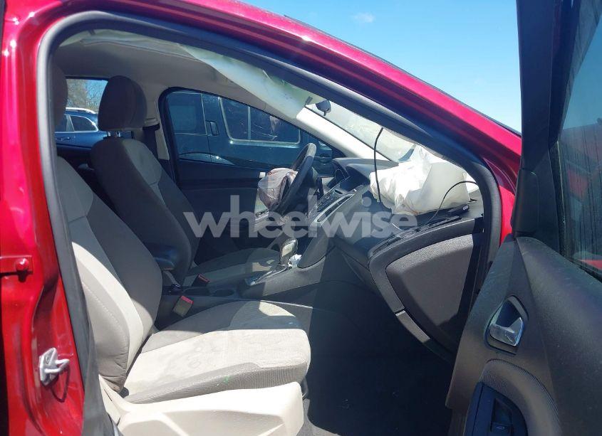 Photo 5 of 2014 Ford Focus SE (VIN 1FADP3F22EL105528)