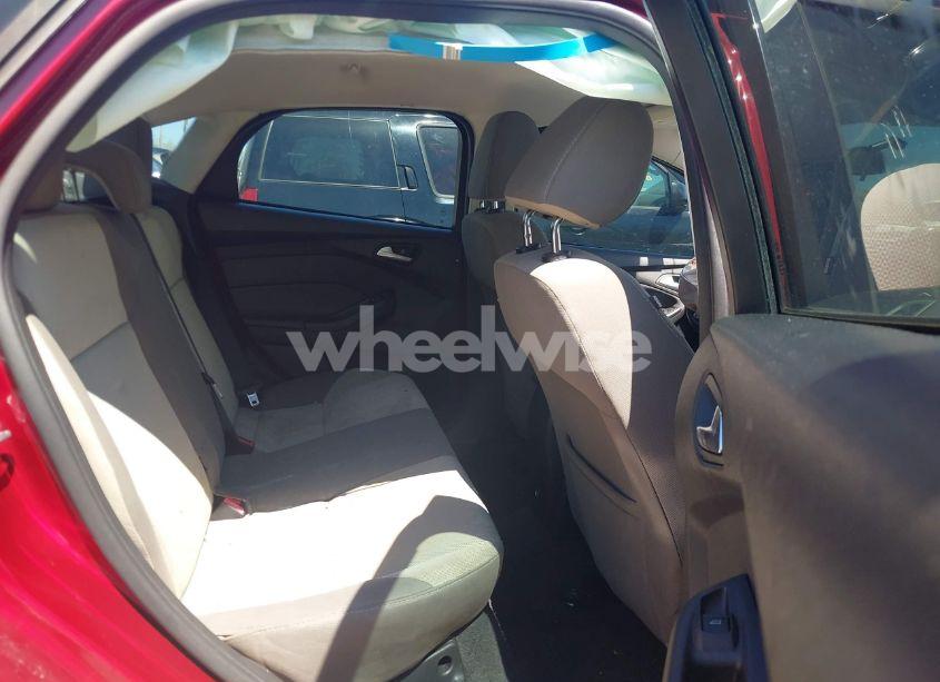 Photo 8 of 2014 Ford Focus SE (VIN 1FADP3F22EL105528)