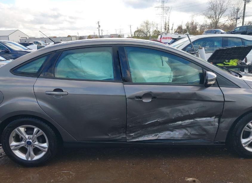 Photo 13 of 2014 Ford Focus SE (VIN 1FADP3F22EL115847)