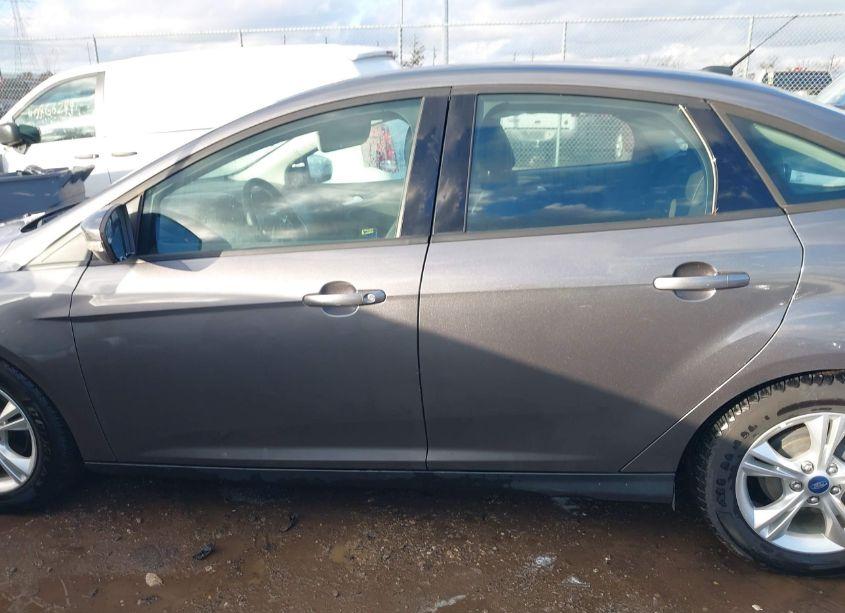 Photo 14 of 2014 Ford Focus SE (VIN 1FADP3F22EL115847)