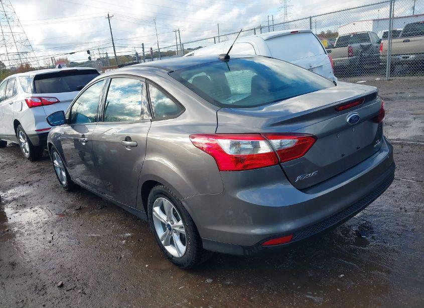 Photo 3 of 2014 Ford Focus SE (VIN 1FADP3F22EL115847)
