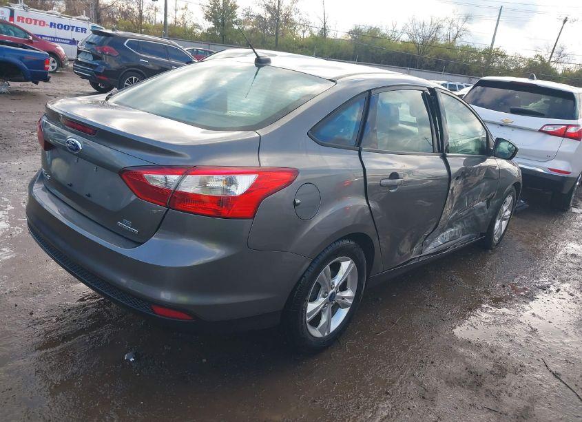 Photo 4 of 2014 Ford Focus SE (VIN 1FADP3F22EL115847)
