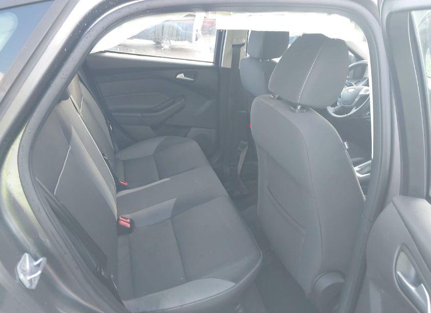 Photo 8 of 2014 Ford Focus SE (VIN 1FADP3F22EL115847)