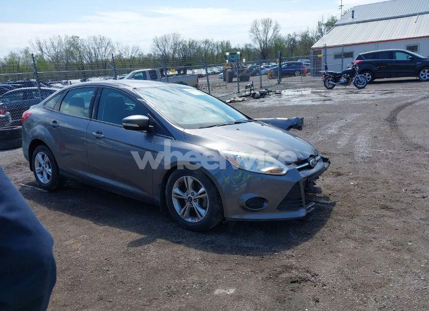 2014 Ford Focus SE (VIN 1FADP3F22EL115976) main photo