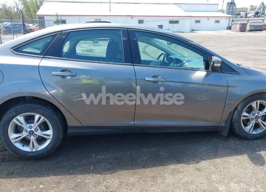 Photo 14 of 2014 Ford Focus SE (VIN 1FADP3F22EL115976)