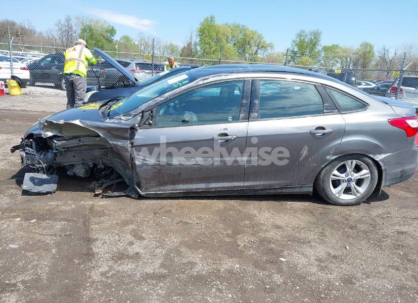 Photo 15 of 2014 Ford Focus SE (VIN 1FADP3F22EL115976)