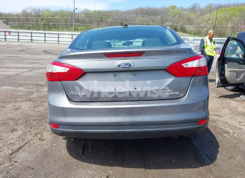 Photo 17 of 2014 Ford Focus SE (VIN 1FADP3F22EL115976)
