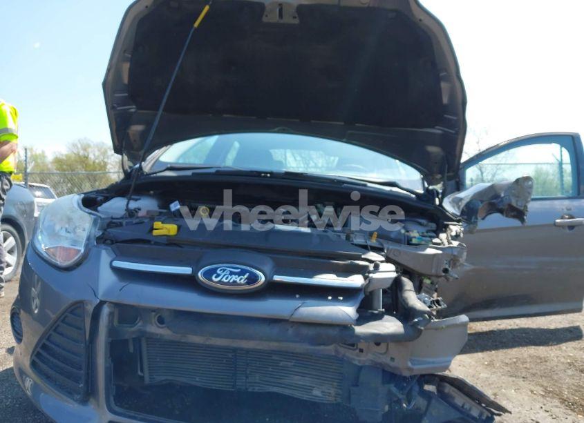 Photo 6 of 2014 Ford Focus SE (VIN 1FADP3F22EL115976)