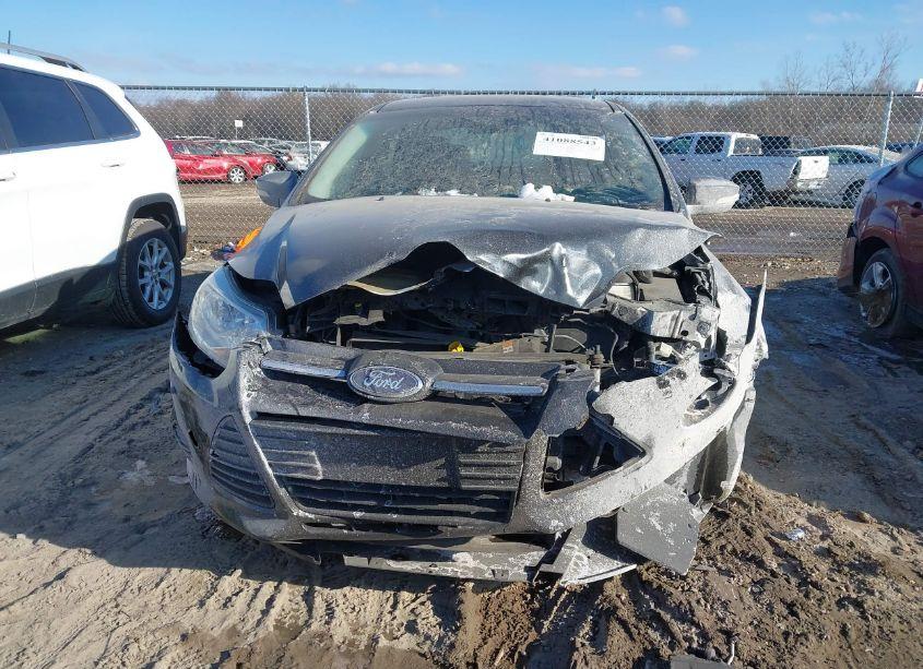 Photo 12 of 2014 Ford Focus SE (VIN 1FADP3F22EL122183)