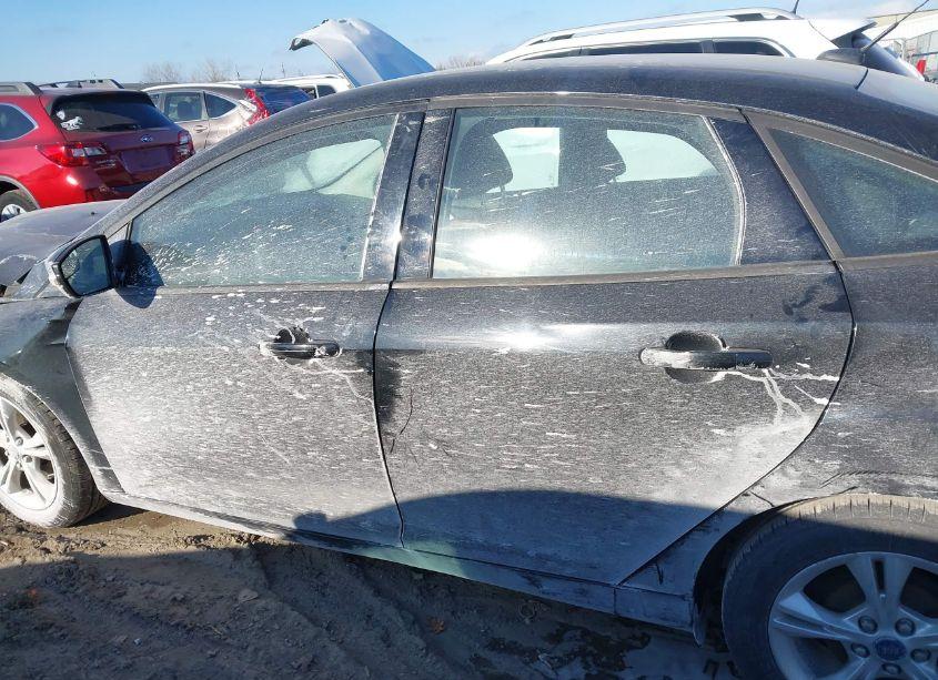 Photo 14 of 2014 Ford Focus SE (VIN 1FADP3F22EL122183)