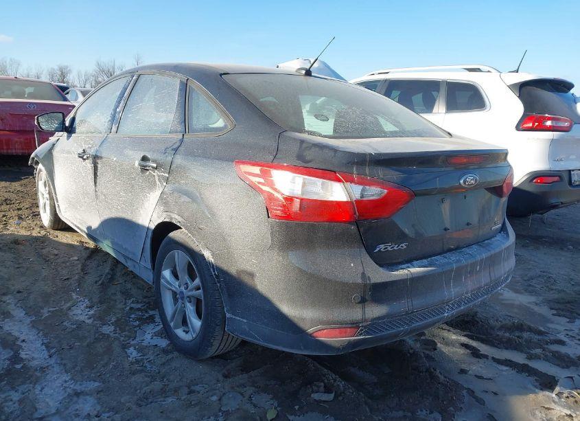 Photo 3 of 2014 Ford Focus SE (VIN 1FADP3F22EL122183)