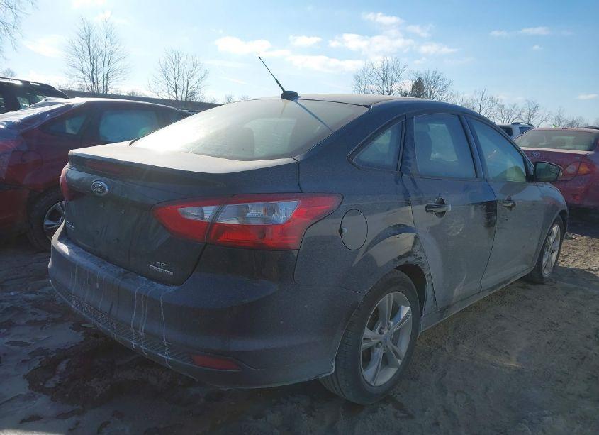 Photo 4 of 2014 Ford Focus SE (VIN 1FADP3F22EL122183)