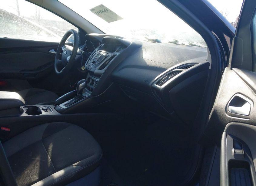 Photo 5 of 2014 Ford Focus SE (VIN 1FADP3F22EL122183)