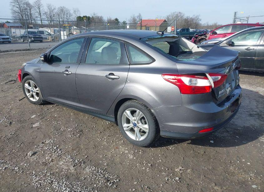 Photo 3 of 2014 Ford Focus SE (VIN 1FADP3F22EL129067)