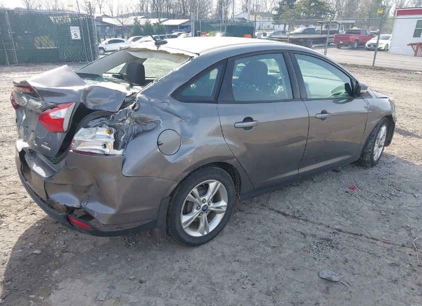 Photo 4 of 2014 Ford Focus SE (VIN 1FADP3F22EL129067)