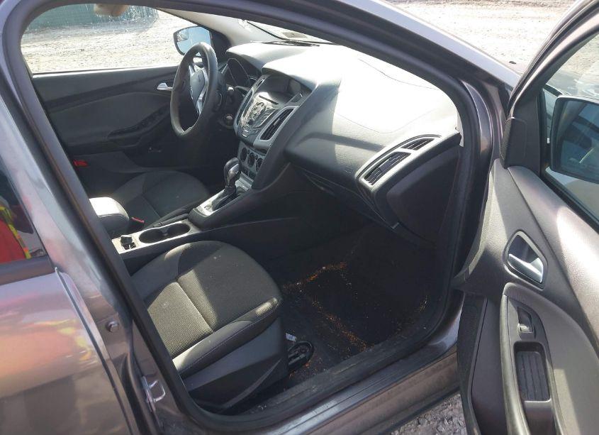 Photo 5 of 2014 Ford Focus SE (VIN 1FADP3F22EL129067)