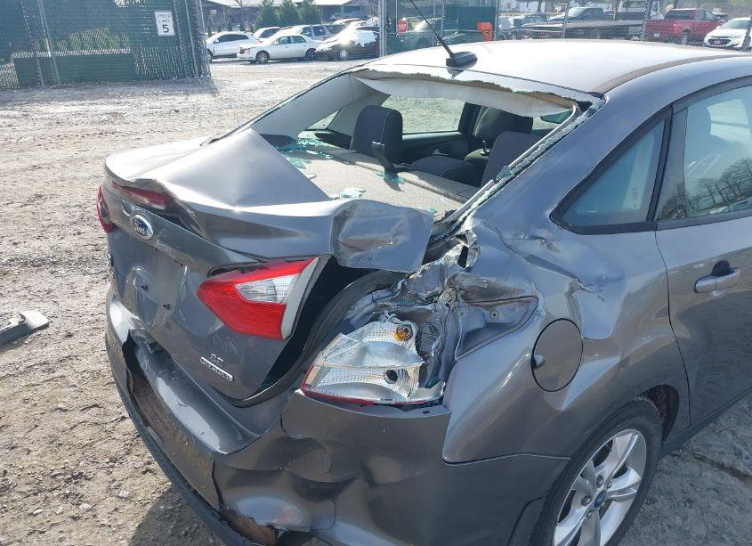 Photo 6 of 2014 Ford Focus SE (VIN 1FADP3F22EL129067)