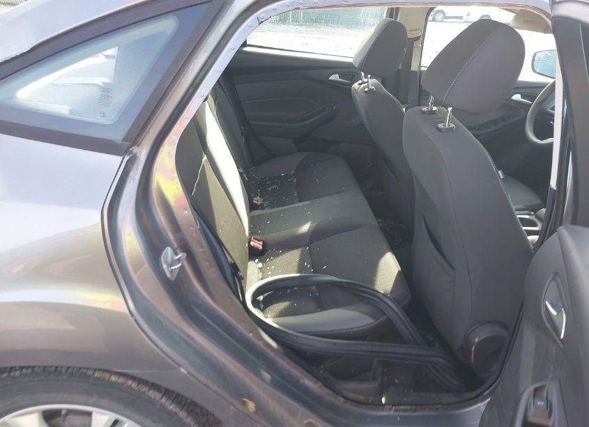 Photo 8 of 2014 Ford Focus SE (VIN 1FADP3F22EL129067)