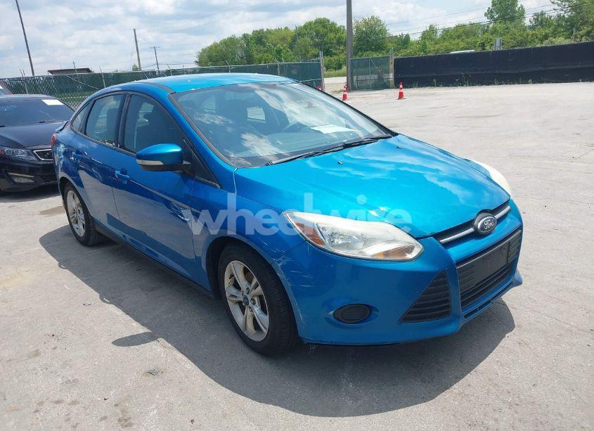 2014 Ford Focus SE (VIN 1FADP3F22EL137122) main photo