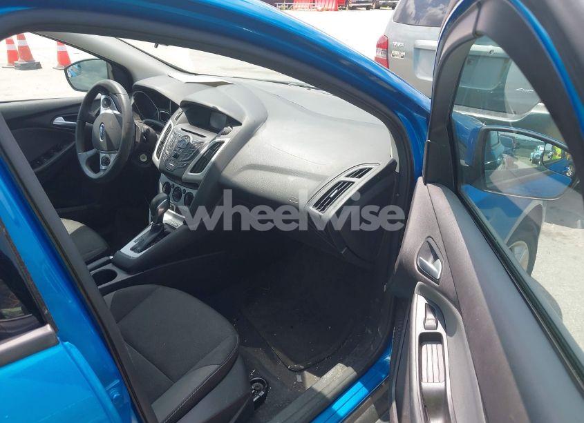 Photo 5 of 2014 Ford Focus SE (VIN 1FADP3F22EL137122)