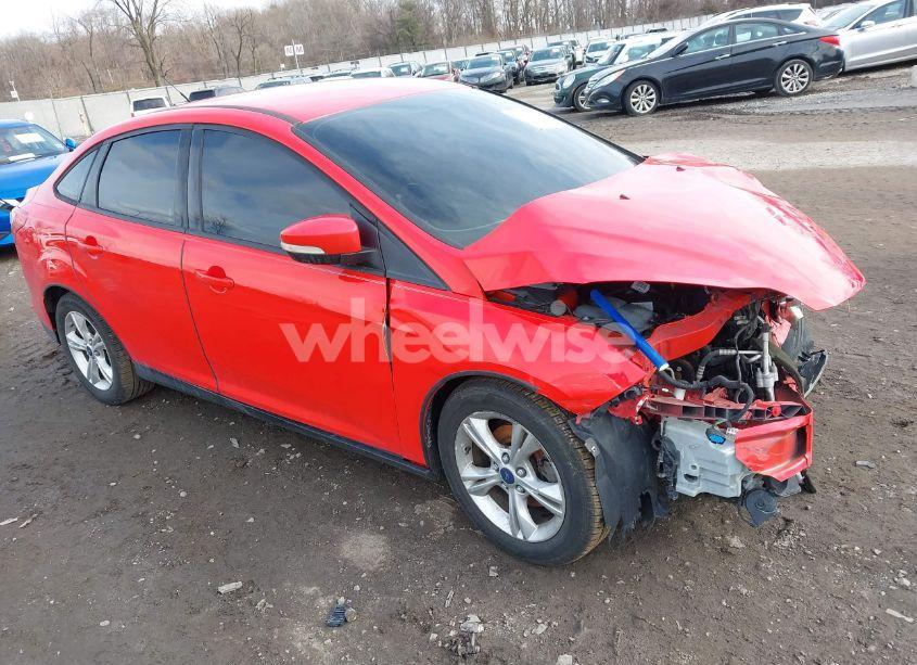 2014 Ford Focus SE (VIN 1FADP3F22EL152378) main photo