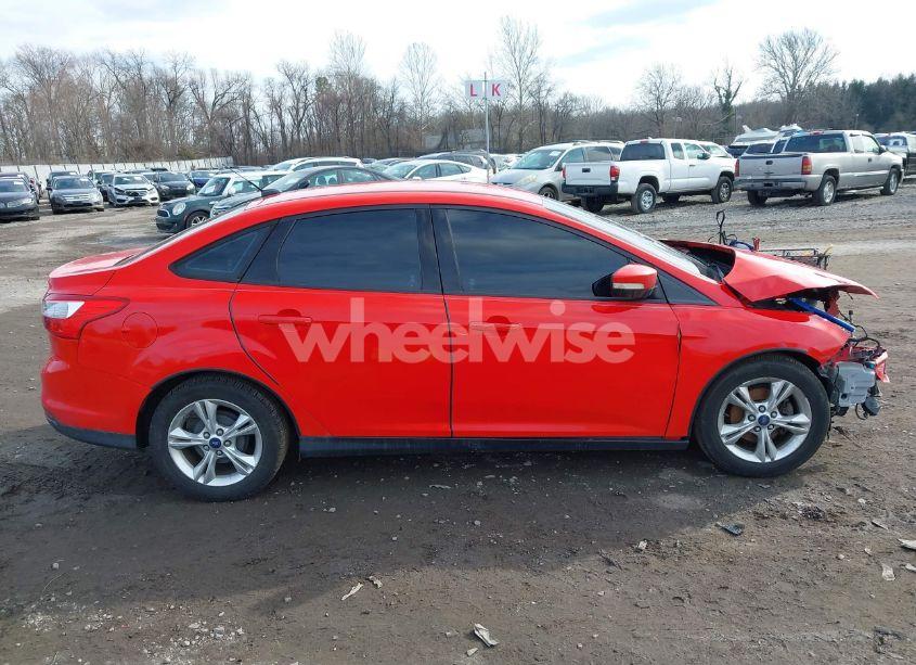Photo 13 of 2014 Ford Focus SE (VIN 1FADP3F22EL152378)