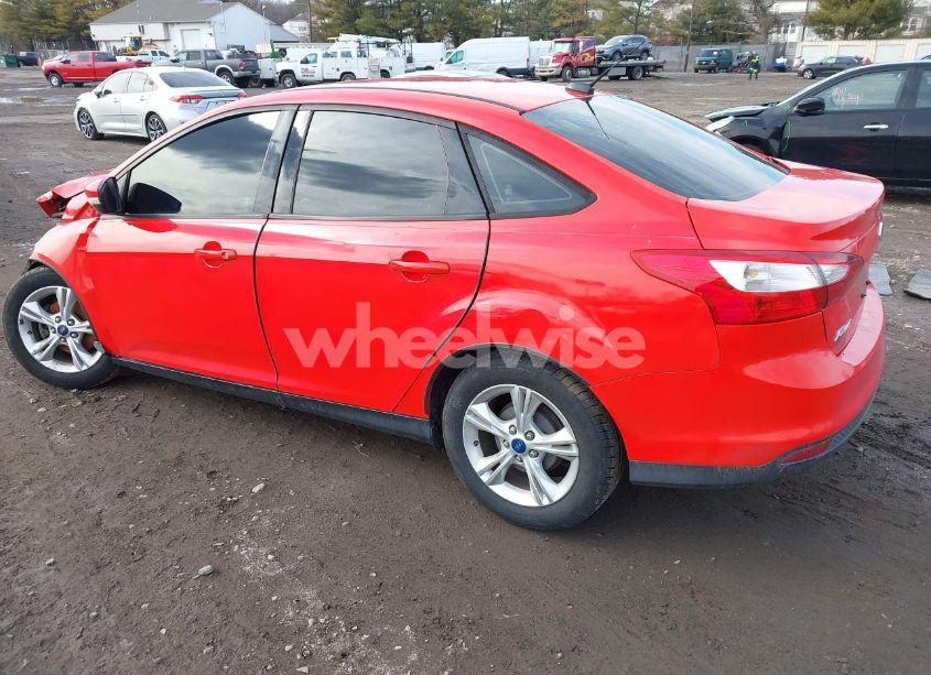 Photo 3 of 2014 Ford Focus SE (VIN 1FADP3F22EL152378)
