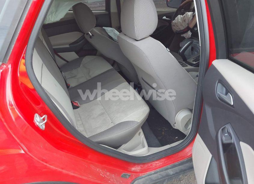 Photo 8 of 2014 Ford Focus SE (VIN 1FADP3F22EL152378)