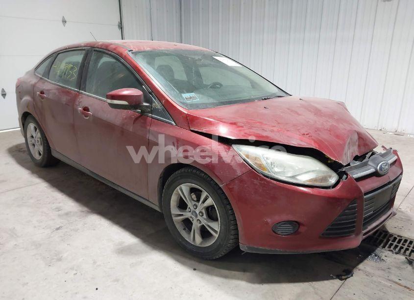 2014 Ford Focus SE (VIN 1FADP3F22EL157967) main photo