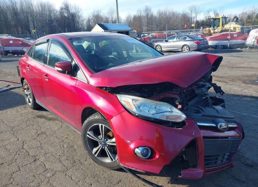 2014 Ford Focus SE (VIN 1FADP3F22EL164546) main photo
