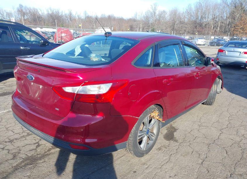 Photo 4 of 2014 Ford Focus SE (VIN 1FADP3F22EL164546)