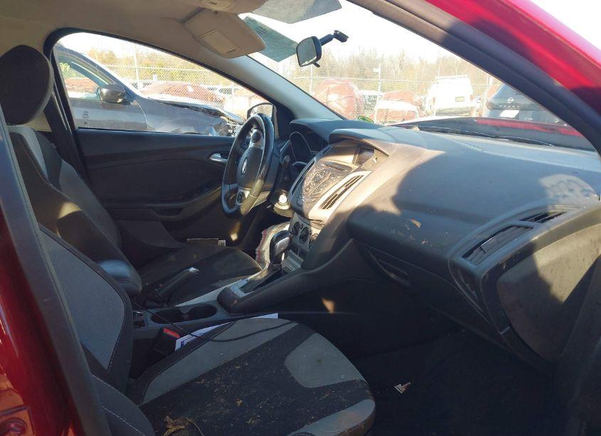 Photo 5 of 2014 Ford Focus SE (VIN 1FADP3F22EL164546)