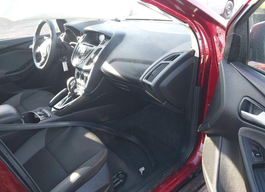 Photo 5 of 2014 Ford Focus SE (VIN 1FADP3F22EL167320)