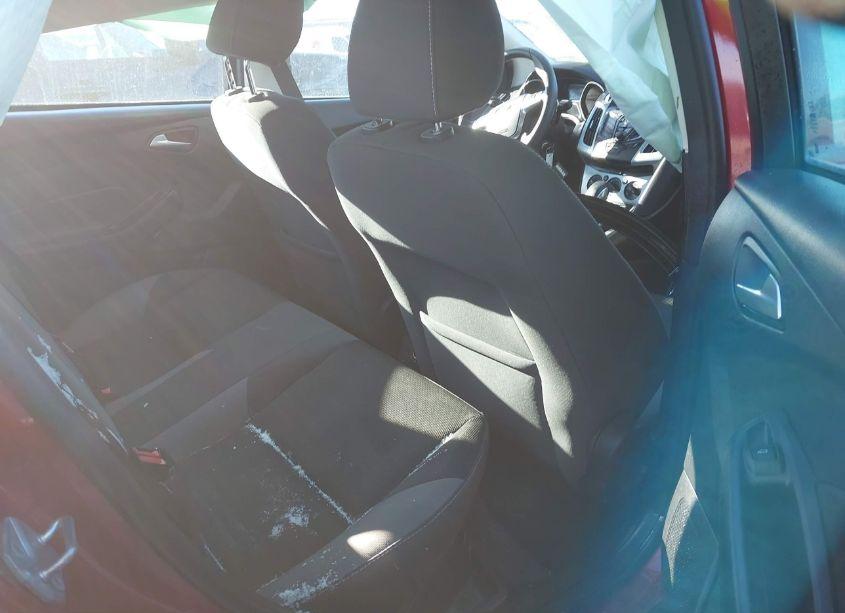 Photo 8 of 2014 Ford Focus SE (VIN 1FADP3F22EL167320)