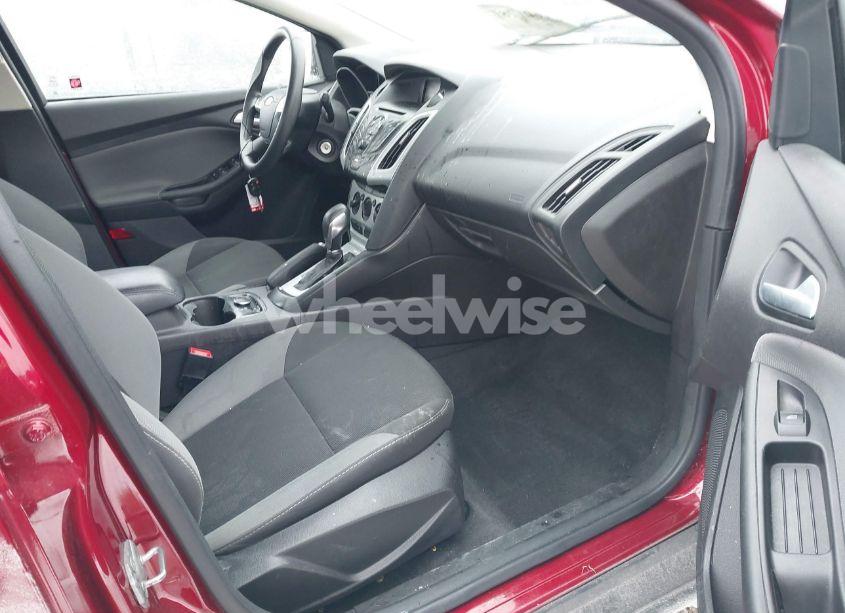 Photo 5 of 2014 Ford Focus SE (VIN 1FADP3F22EL192380)