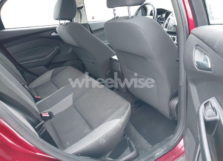Photo 8 of 2014 Ford Focus SE (VIN 1FADP3F22EL192380)
