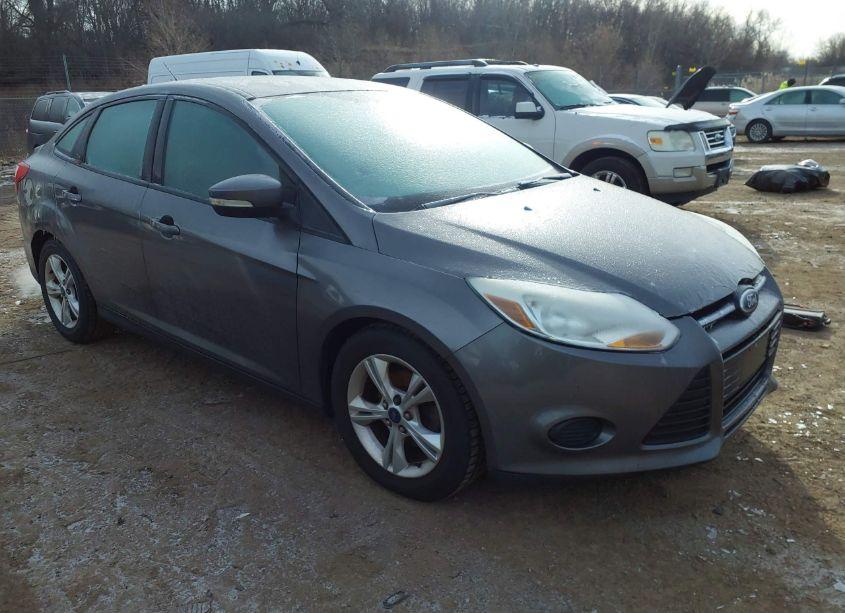 2014 Ford Focus SE (VIN 1FADP3F22EL192489) main photo