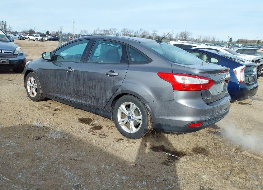 Photo 3 of 2014 Ford Focus SE (VIN 1FADP3F22EL192489)