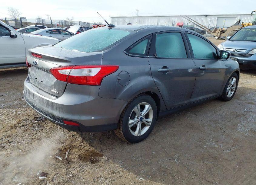 Photo 4 of 2014 Ford Focus SE (VIN 1FADP3F22EL192489)