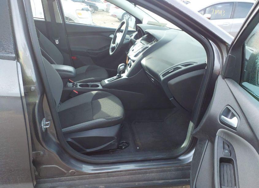 Photo 5 of 2014 Ford Focus SE (VIN 1FADP3F22EL192489)