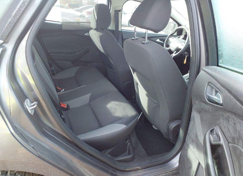 Photo 8 of 2014 Ford Focus SE (VIN 1FADP3F22EL192489)